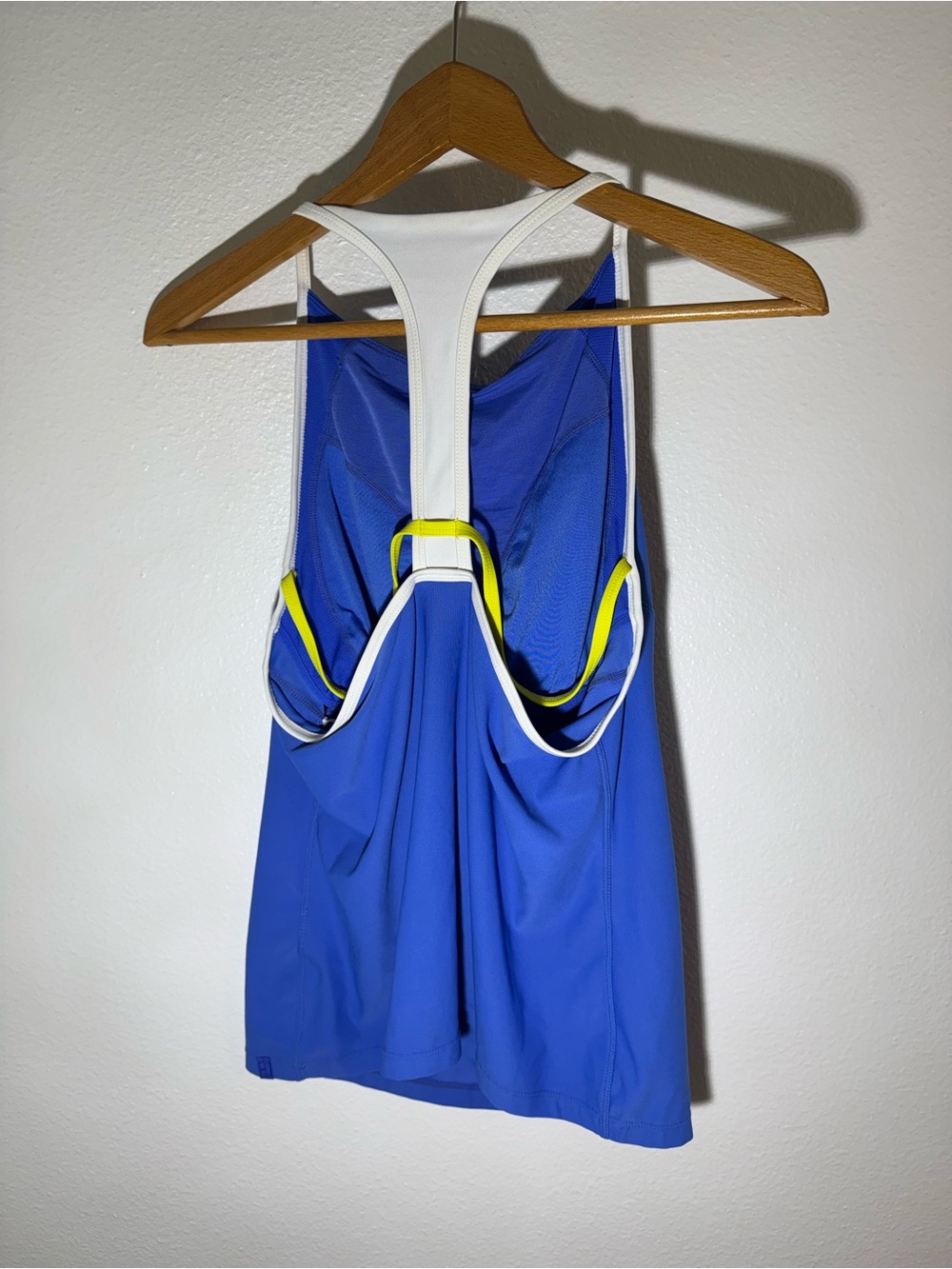 Nike Womens Blue Racerback Performance Tank Top Built-In Bra XL Fit Dry - Picture 2 of 3